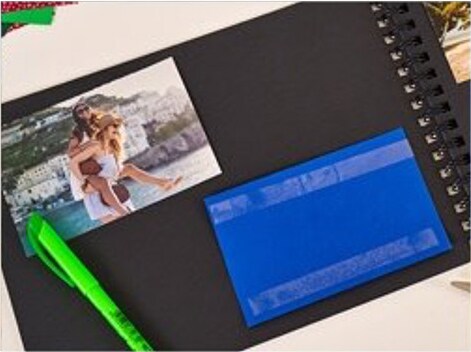 Álbum de fotos con Cinta Doble-Cara Scotch®.
